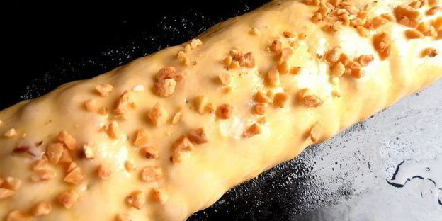 штрудель из ревеня и изюма