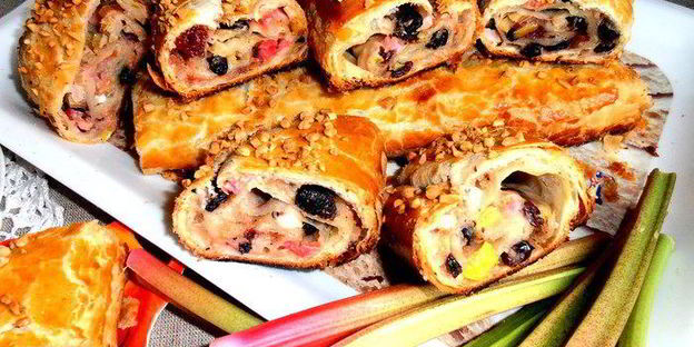 штрудель из ревеня и изюма