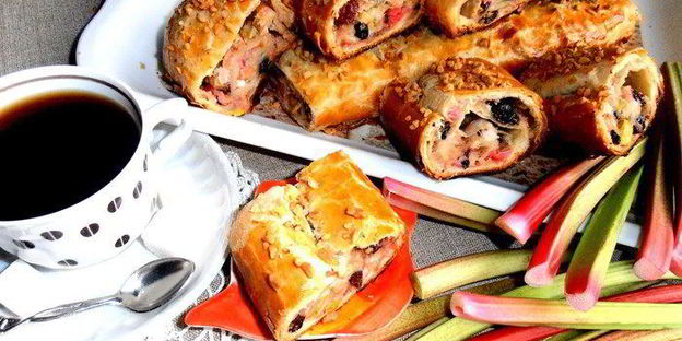 штрудель из ревеня и изюма