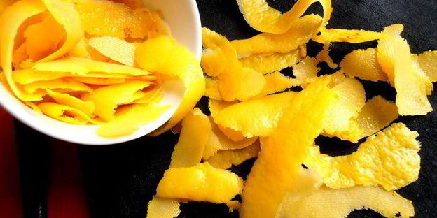 штрудель из ревеня и изюма