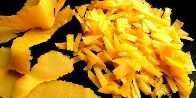 штрудель из ревеня и изюма