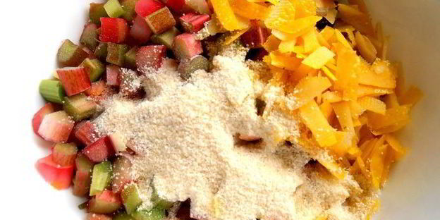 штрудель из ревеня и изюма