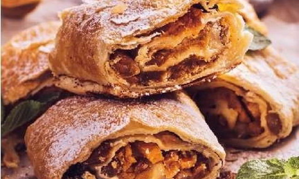 Рецепт штруделя из сухофруктов в пряничном соусе