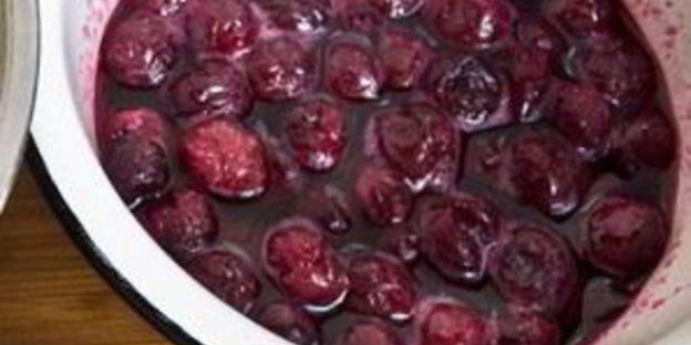 штрудель из творожного теста с вишневой начинкой