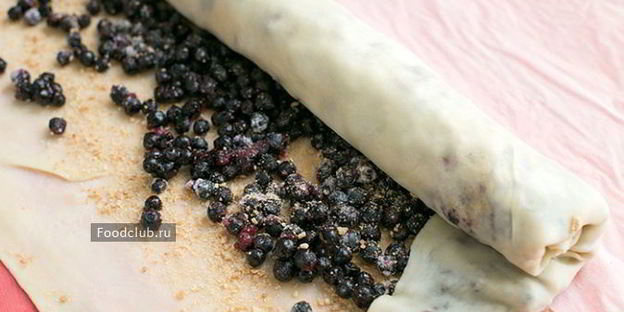 штрудель с черникой