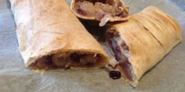 штрудель с грушей и яблоком