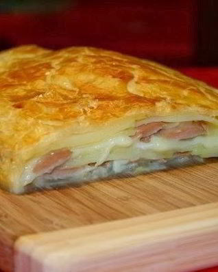 Штрудель с картофелем и сосисками