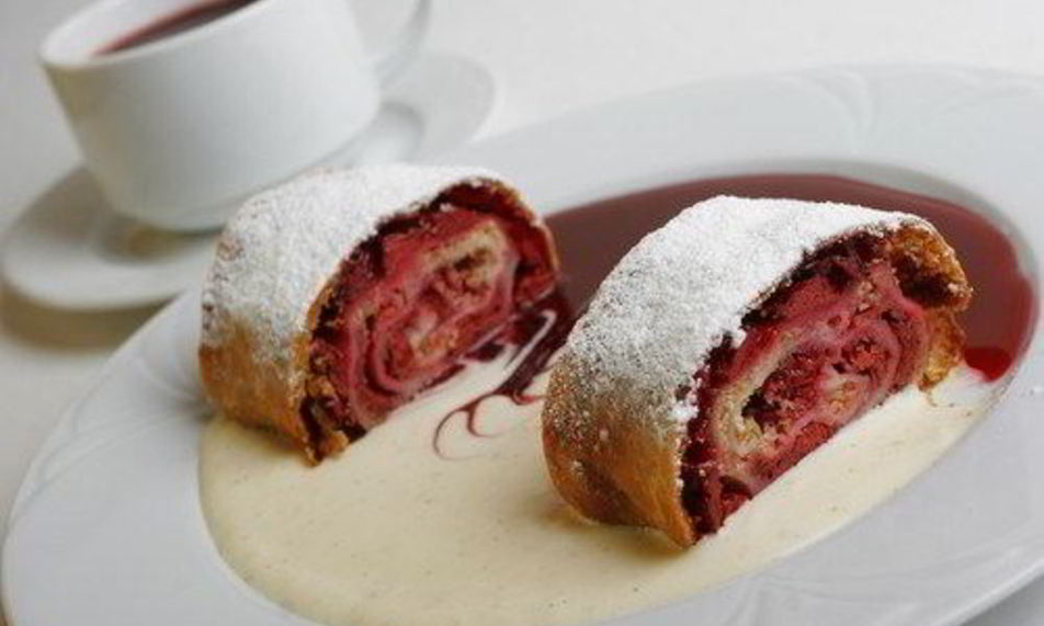 Рецепт штруделя с клубникой и изюмом