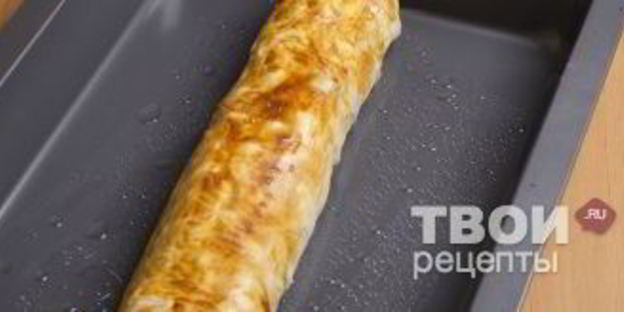 штрудель с уткой, грецкими орехами и клюквенным соусом