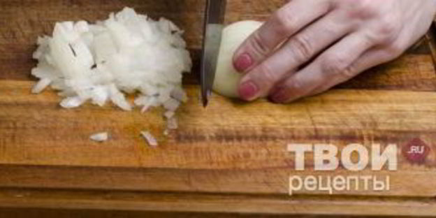 штрудель с уткой, грецкими орехами и клюквенным соусом