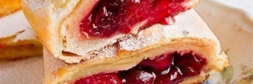 Штрудель с вишней классический