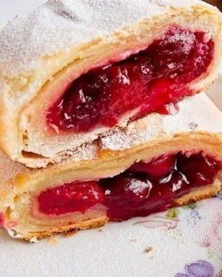 Штрудель с вишней классический