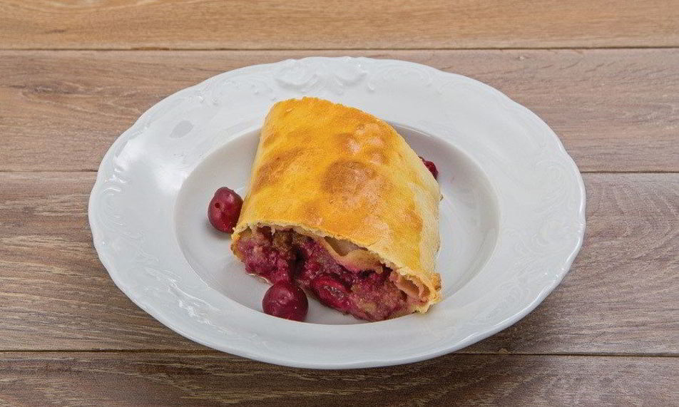 Рецепт штруделя с вишней, маскарпоне и миндалем