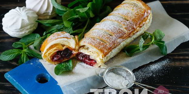 штрудель с вишней