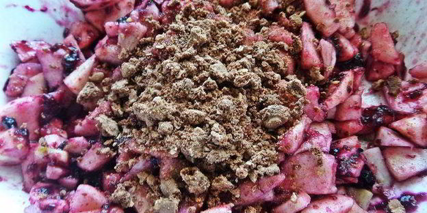 штрудель с яблоками и голубикой