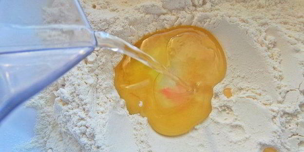 штрудель с яблоками и голубикой