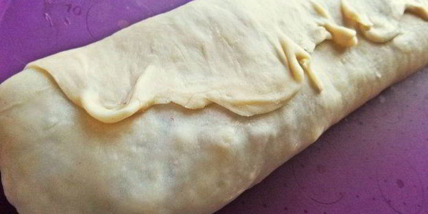 штрудель с яблоками и голубикой