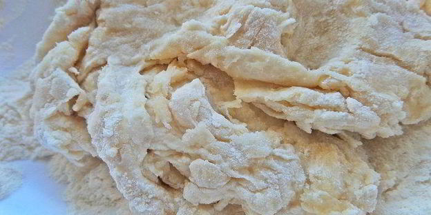 штрудель с яблоками и голубикой