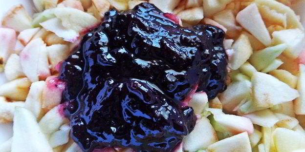 штрудель с яблоками и голубикой