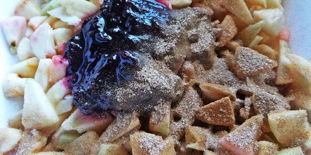 штрудель с яблоками и голубикой