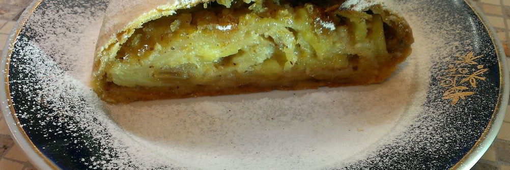 Штрудель с яблоками и корицей