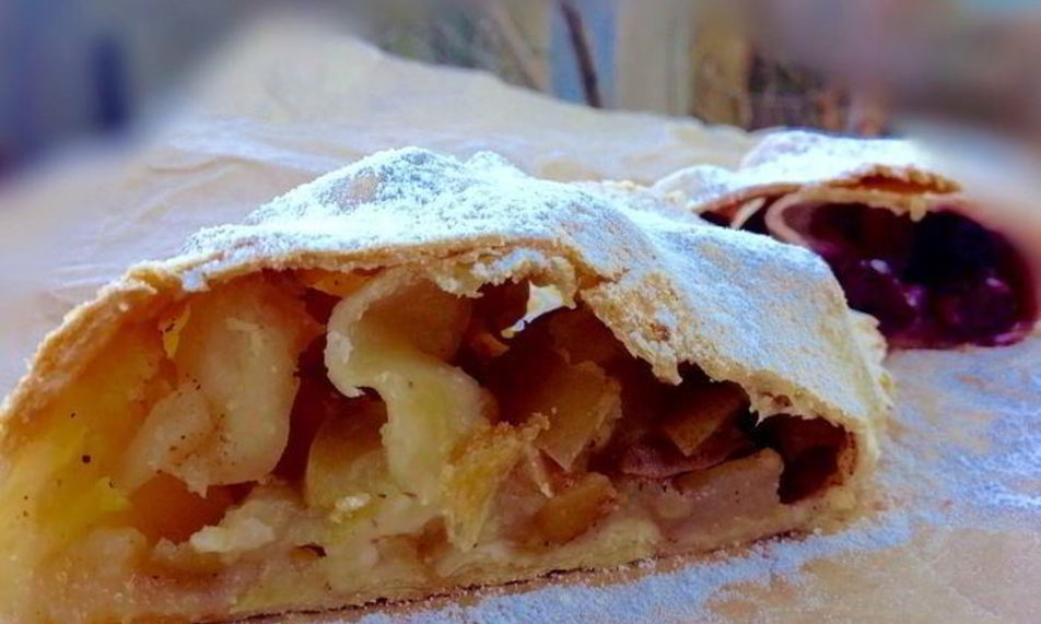 Рецепт штруделя с яблоками и вишней