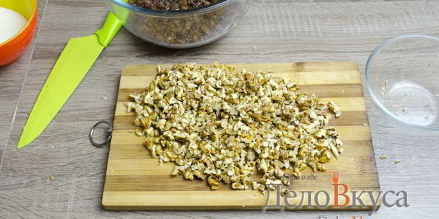 штрудель с яблоками, изюмом и грецкими орехами