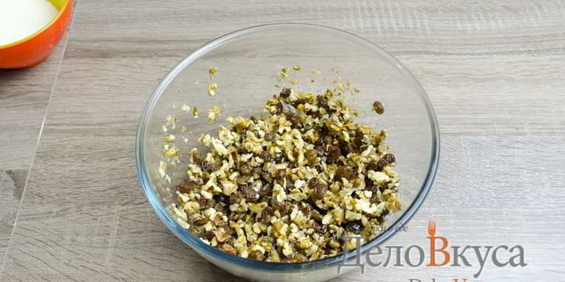 штрудель с яблоками, изюмом и грецкими орехами