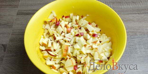 штрудель с яблоками, изюмом и грецкими орехами