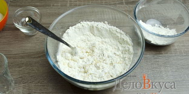 штрудель с яблоками, изюмом и грецкими орехами