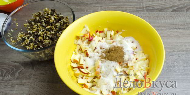 штрудель с яблоками, изюмом и грецкими орехами