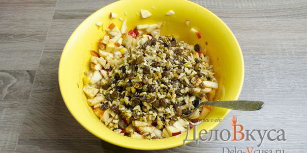 штрудель с яблоками, изюмом и грецкими орехами