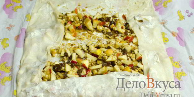 штрудель с яблоками, изюмом и грецкими орехами
