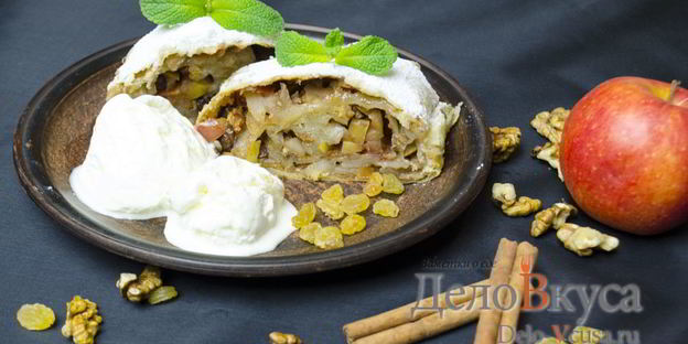 штрудель с яблоками, изюмом и грецкими орехами