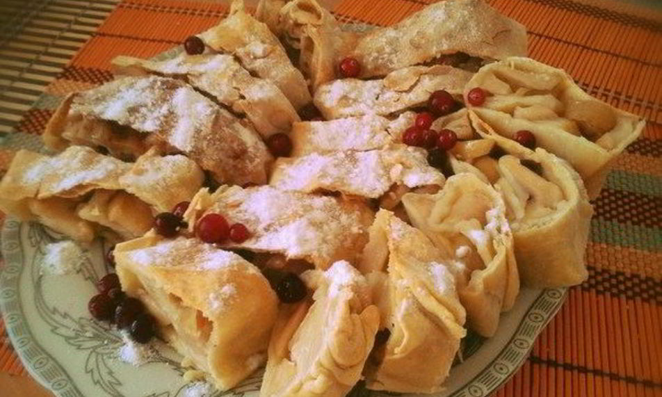 Рецепт штруделя с яблоками, корицей и пломбиром