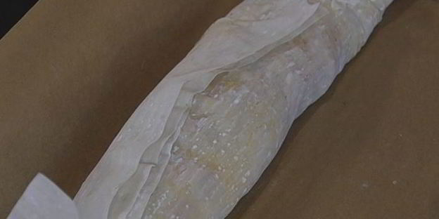 штрудель с запеченным красным перцем и луком-пореем