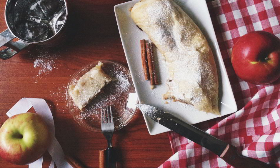 Рецепт штруделя яблочного с цедрой лимона