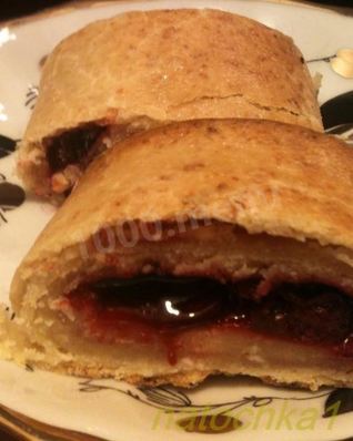 Творожный штрудель с вишней