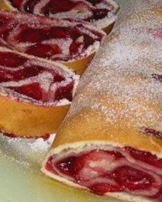 Вишневый штрудель с ликером