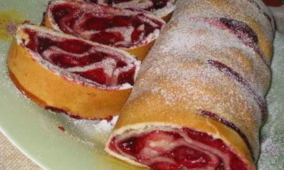 Рецепт вишневого штруделя с ликером