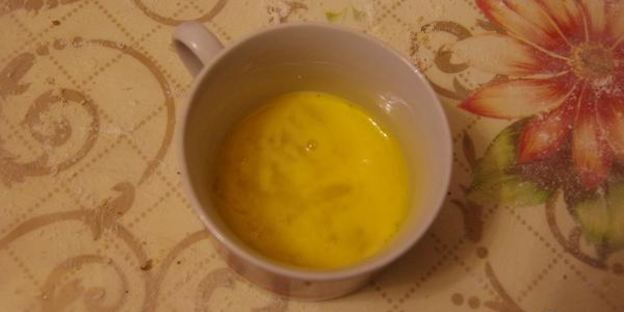 яблочный штрудель декорированный кунжутом