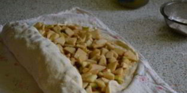 яблочный штрудель из бездрожжевого теста