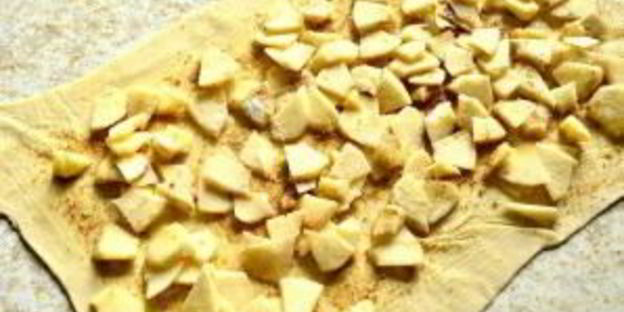 яблочный штрудель из слоеного бездрожжевого теста