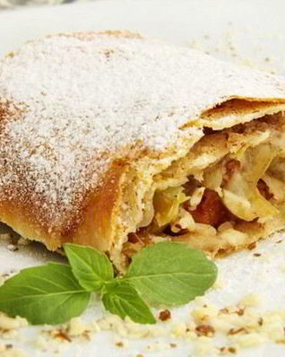 Яблочный штрудель с грецким орехом