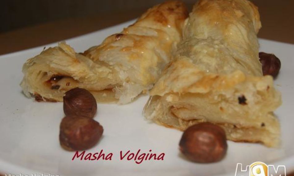 Рецепт слоеных трубочек с вареной сгущенкой и орехами