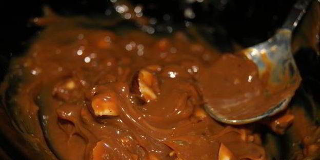 слоеные трубочки с вареной сгущенкой и орехами