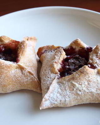 Слойки с грушей и шоколадом