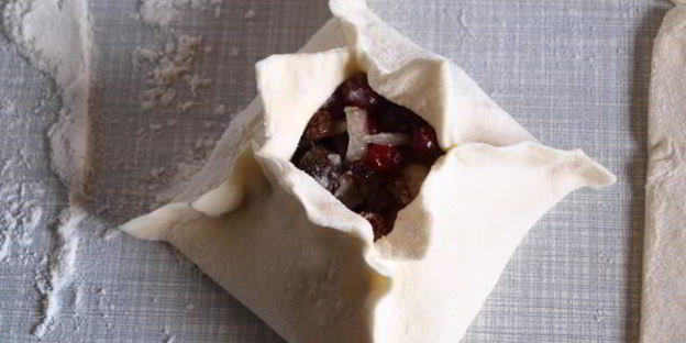 слойки с грушей и шоколадом