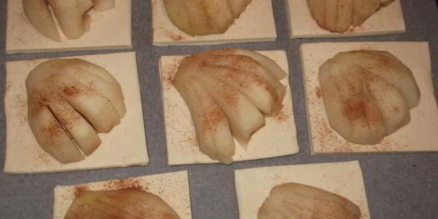 слойки с грушей