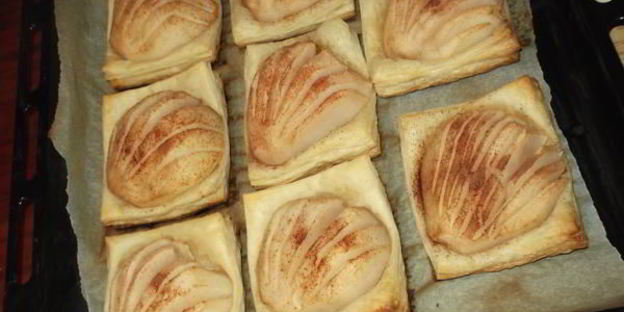 слойки с грушей